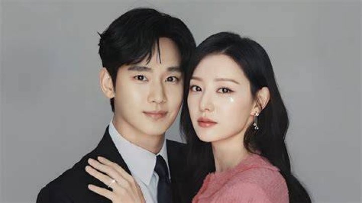 Discover The Mother Of Renowned Actor Kim Soo Hyun