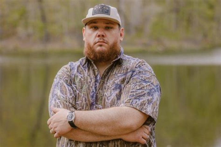 Discovering The True Height Of Luke Combs In Feet