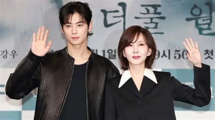 Is Moon Ga Young Dating Cha Eun Woo? Unveiling The Rumors