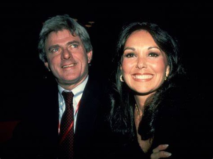 Marlo Thomas Discusses Controversial Topics With Phil Donahue