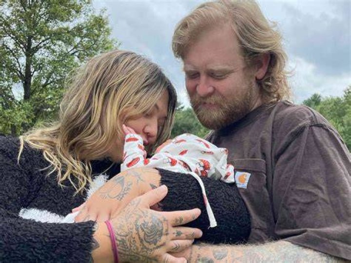 Meet Elle King, The Talented Daughter Of Rob Schneider