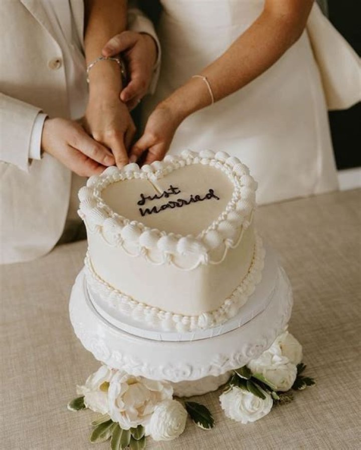 Perfect Songs For An Unforgettable Wedding Cake Cutting Moment