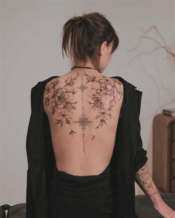 Stunning And Unique Back Tattoo Ideas For Women