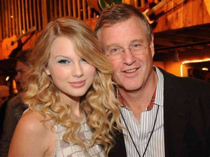The Reconciliation Of Taylor Swift's Parents: A Family Reunited