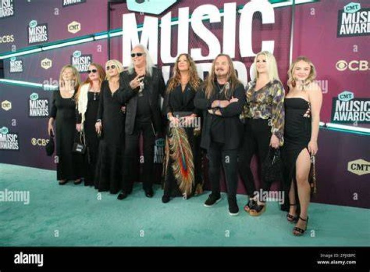The Ultimate Guide To Lisa Van Zant: Biography, Music, And Legacy