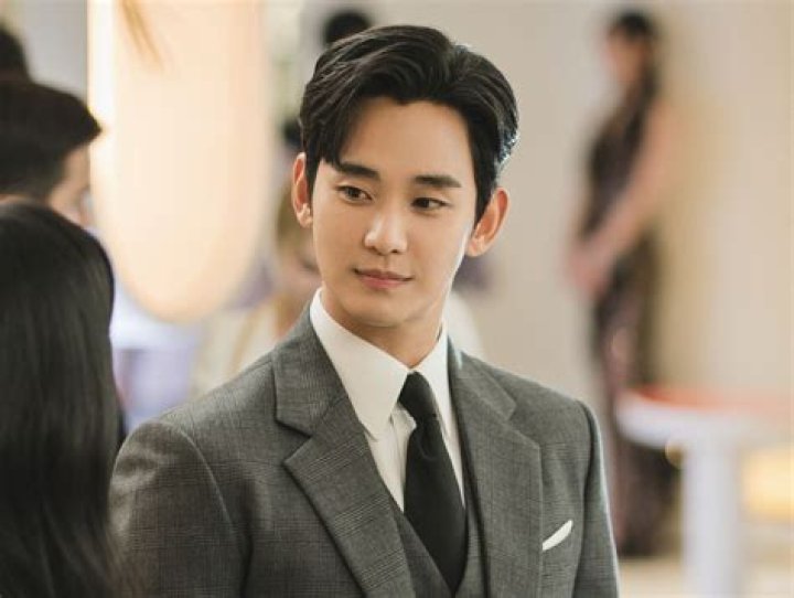 Uncover The Truth: A Glimpse Into Kim Soo-hyun's True Love Life