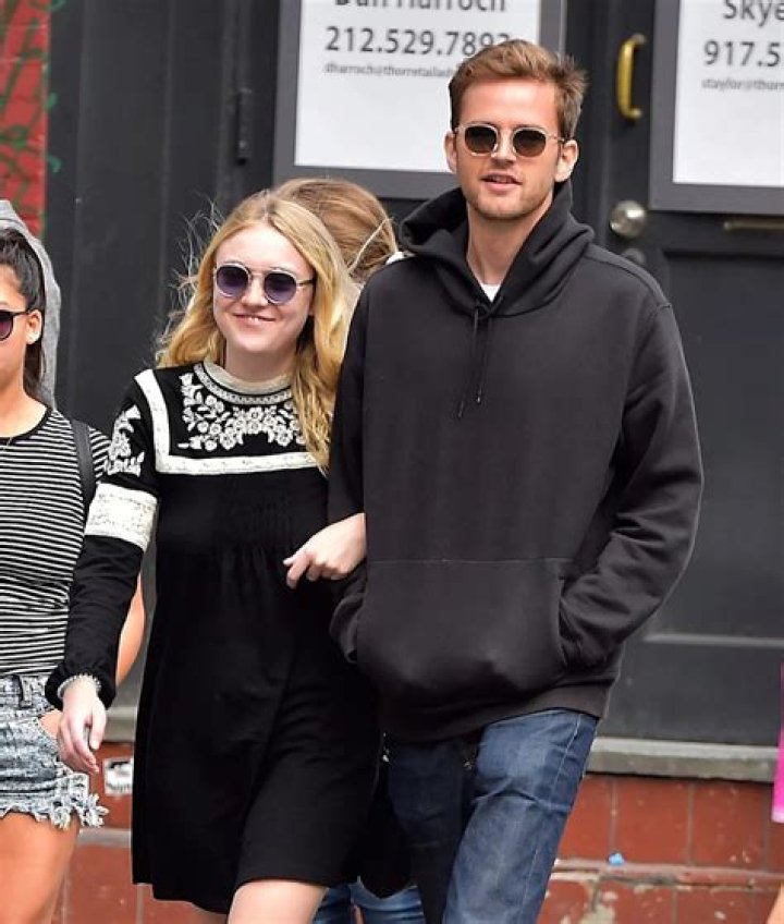 Unveiling Dakota Fanning's Love Life: Who Is Dakota Fanning Married To?