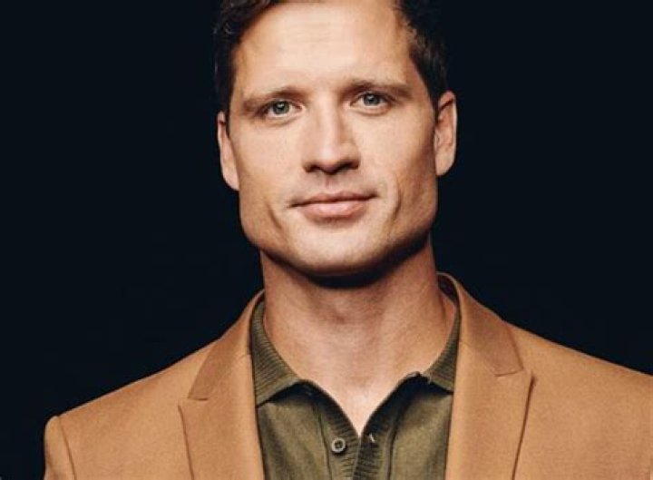 Walker Hayes Biography